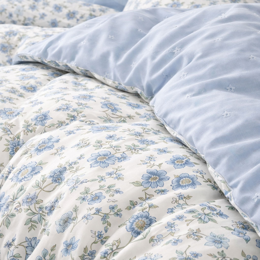 Pościeł bawełniana niebieska jasna w kwiaty Milly 200x220 3 el. Mil-X01
