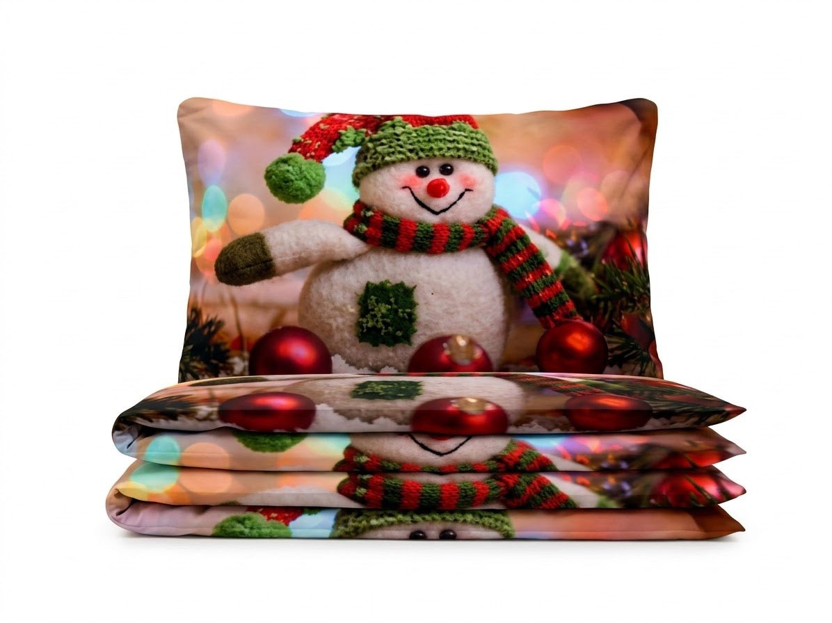 Pościel z mikrofibry czerwona w bożonarodzeniowy wzór bałwany 140x200 2 el. Festive Snowman h1632 - Lunatis