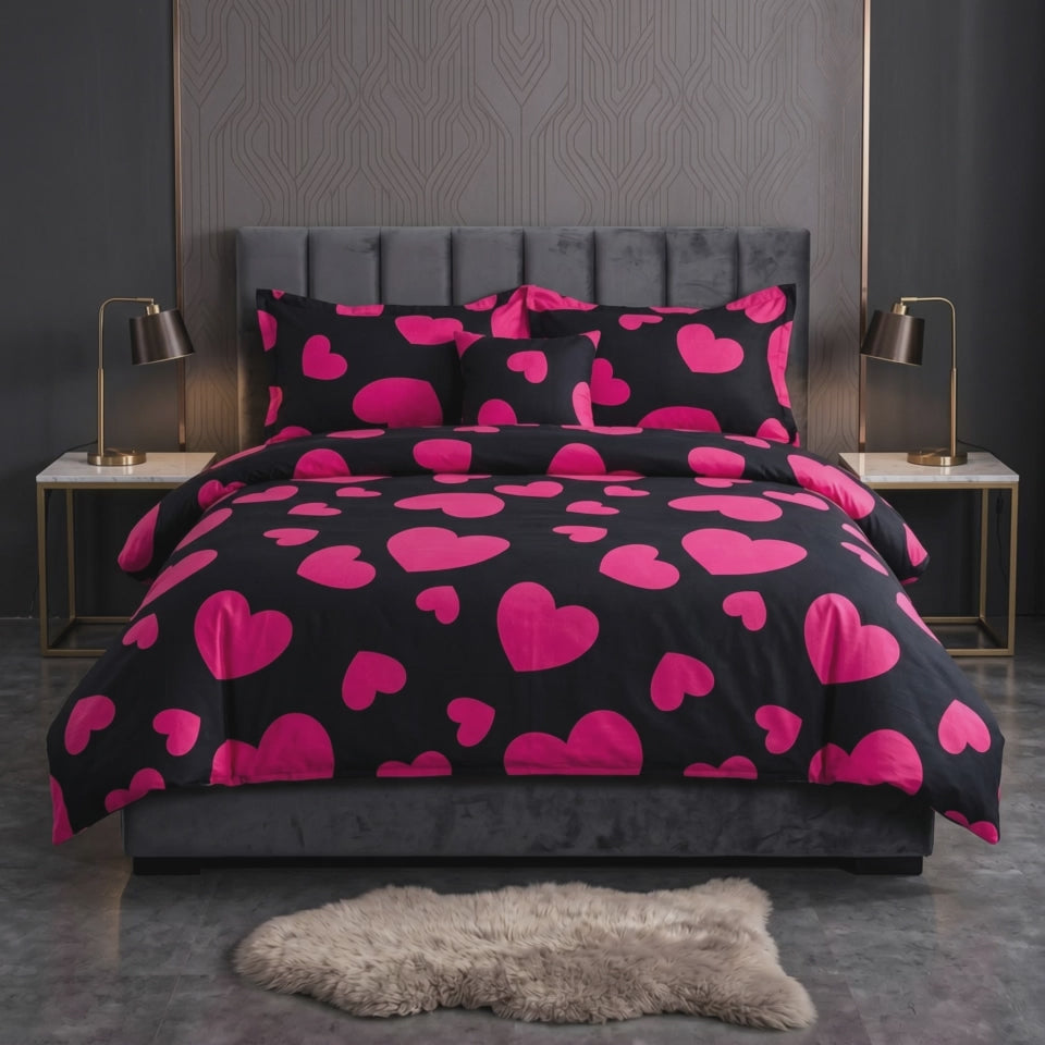 Pościel z mikrofibry czarna w serca 180x200 3 el. Heartbeat Pink h673